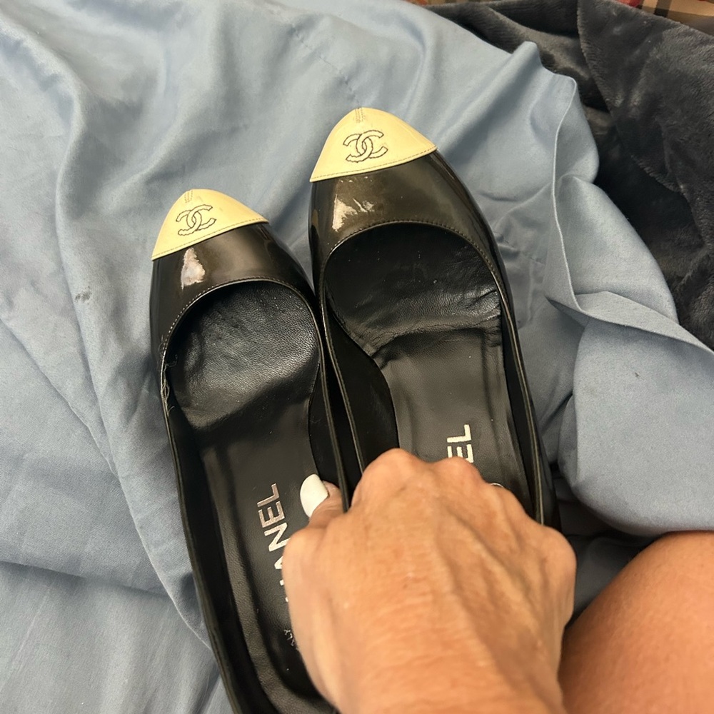 Vintage Chanel CC pumps  good condition for vintage see pics